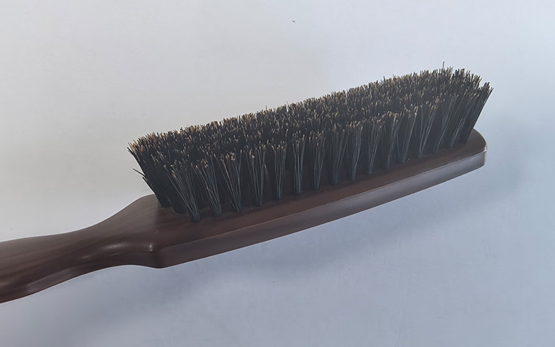 What is the difference between a bristle comb and an ordinary comb?